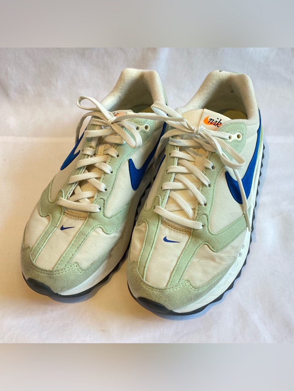 Nike Air Max Dawn, Pistachio Frost and Team Royal, size 7.5